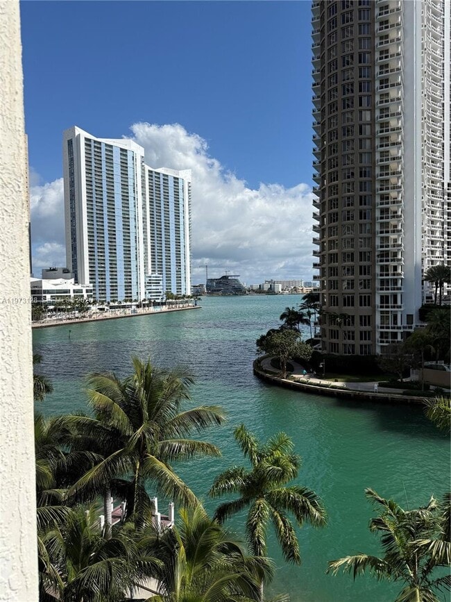 Building Photo - 465 Brickell Ave