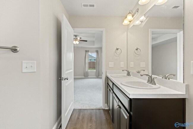 Building Photo - 122 Ardsley Dr