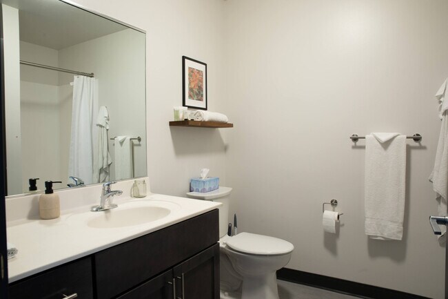 Building Photo - 333 W State St