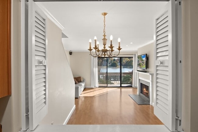 Building Photo - 7 River Rd