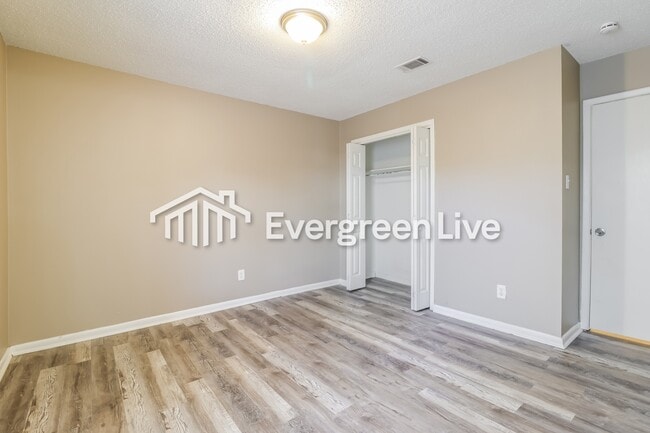 Building Photo - 6 Wagon Cir