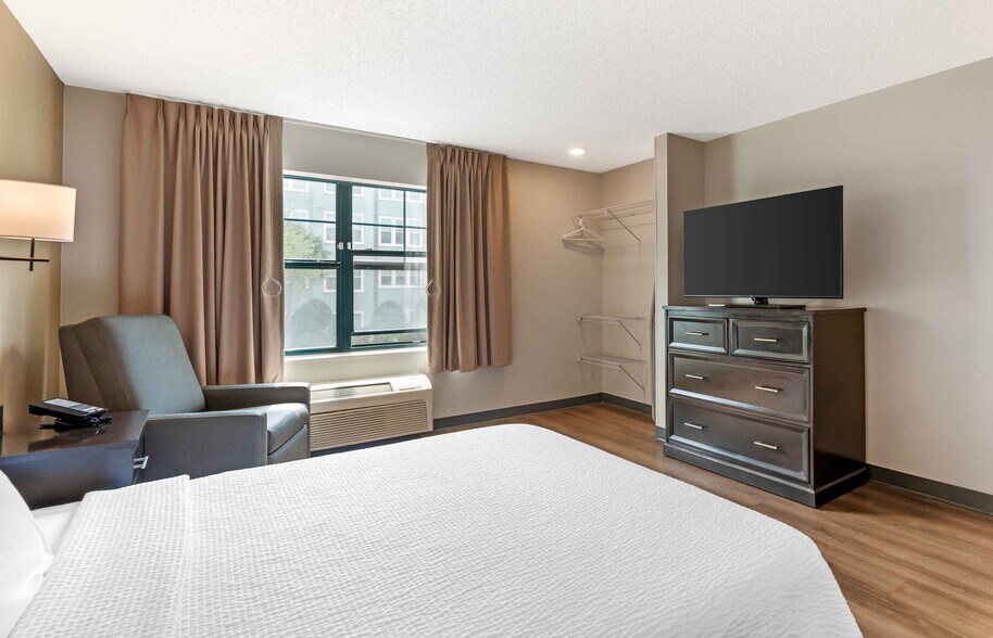 Building Photo - Furnished Studio-Tampa - Airport - Spruce Street