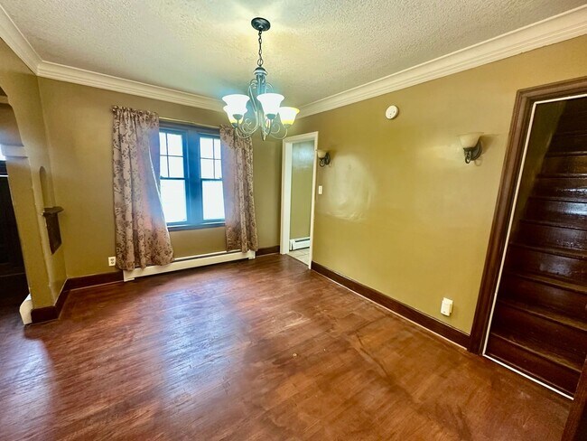 Building Photo - Charming 3 Bedroom Single Family Home Avai...