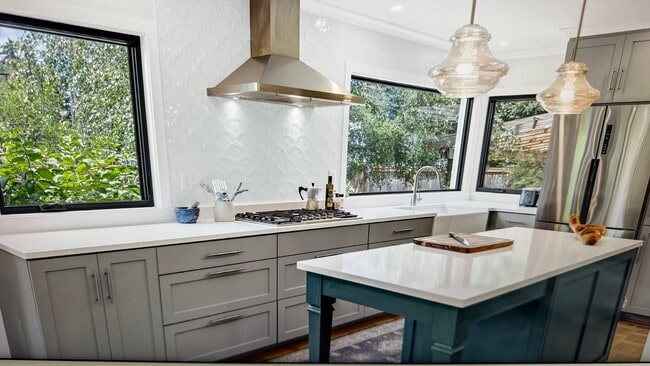 Building Photo - Stunning 3 bed/2bath remodeled home, with full ADU! Pets ok Move in Special!