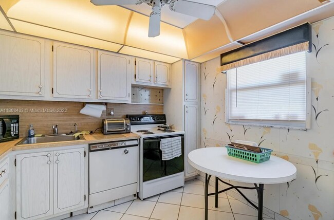 Building Photo - 8360 Sands Point Blvd