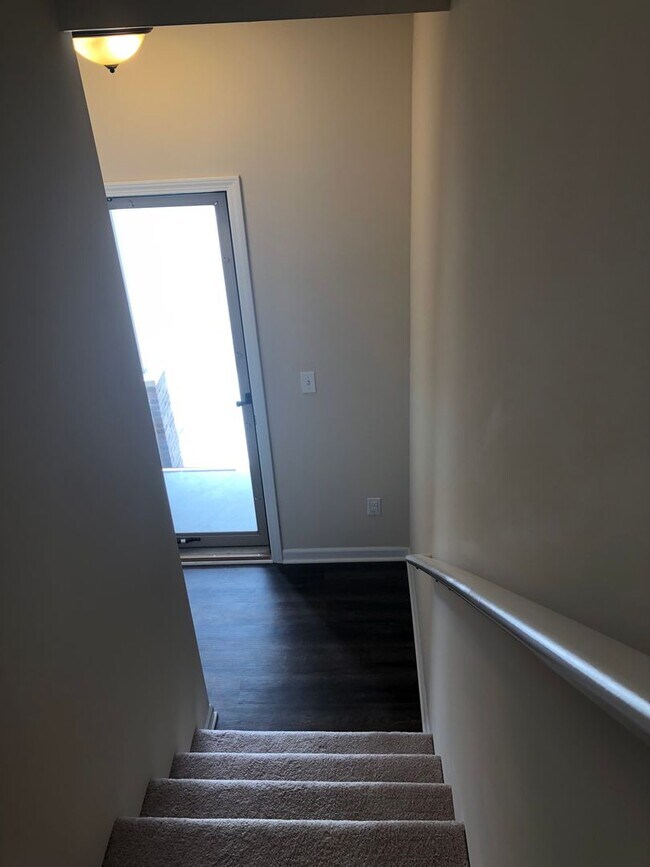 Building Photo - 8253 Promenade Cir