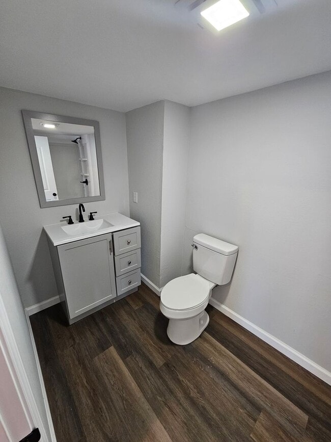 Building Photo - 2 Bedroom 2 bath home in Strawberry Plains/Knoxville with large garage, available Now!