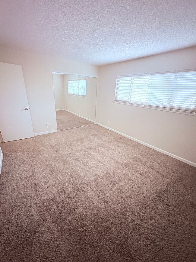 Building Photo - 5959 Vía Casitas