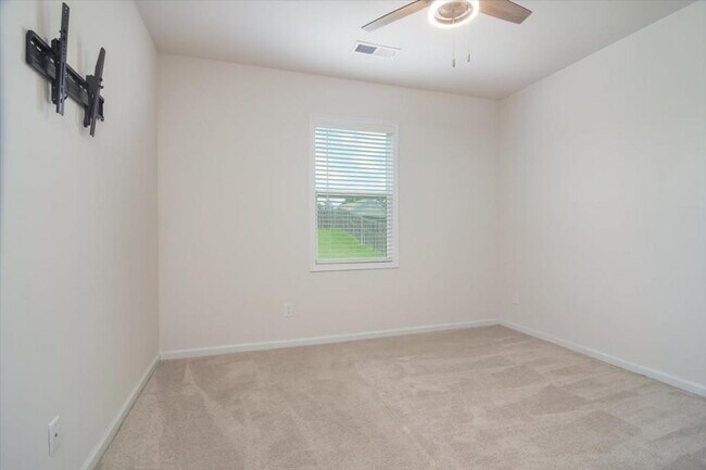 Building Photo - 6133 Whirlaway Rd