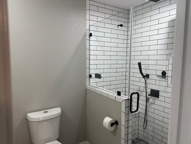 Building Photo - 625 Elm St