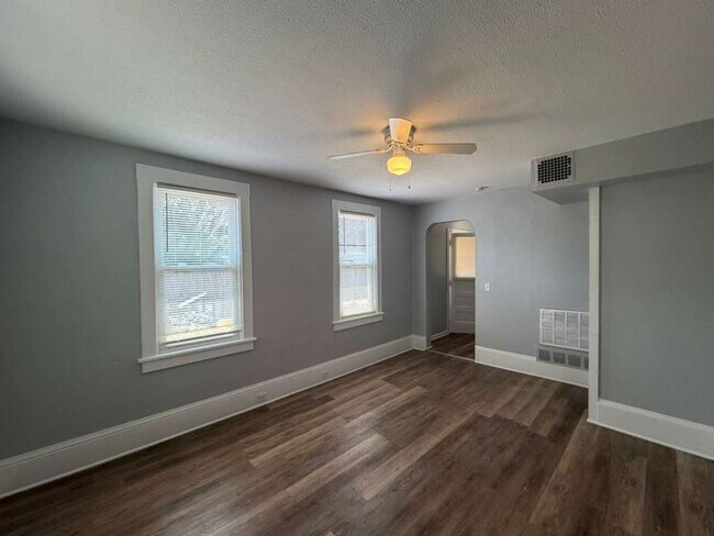 Building Photo - 3130 W 33rd St