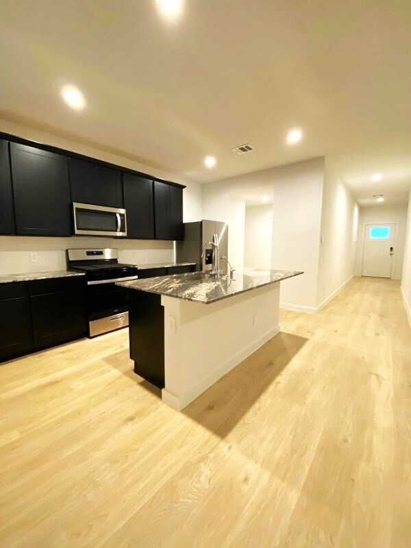 Building Photo - 1623 Fleetwood Crossing Dr