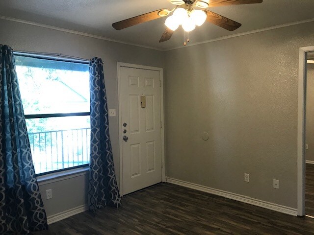 Building Photo - 1624 Aquarena Springs Dr