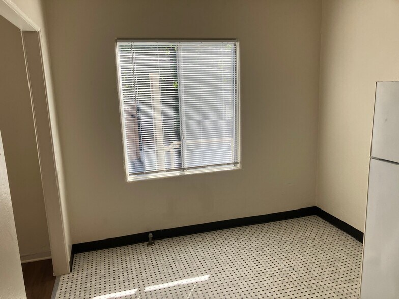 Building Photo - 2625 Ivy Dr