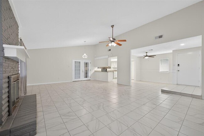 Building Photo - 23223 Naples Dr