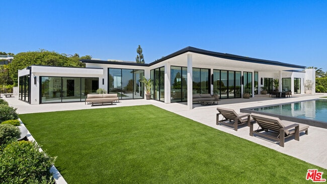 Building Photo - 365 Trousdale Pl