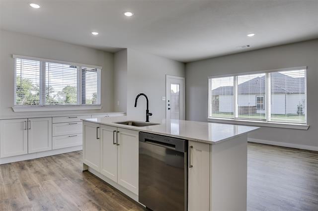 Building Photo - 6830 Florence Dr