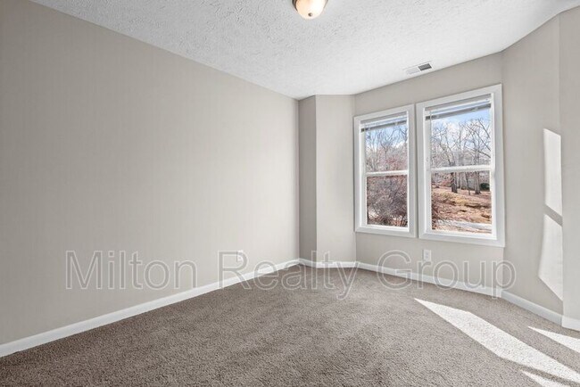 Building Photo - 6748 Willowbrook Dr