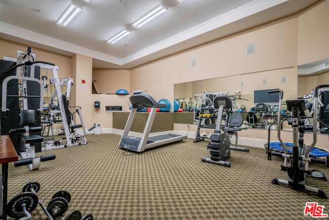 Building Photo - 16123 Sunset Blvd