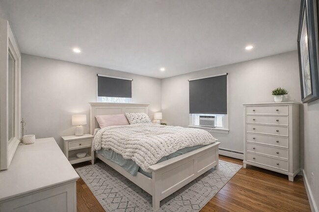 Building Photo - Lebanon - 3 Bed, 2 Bath house - $4200 plus utilities