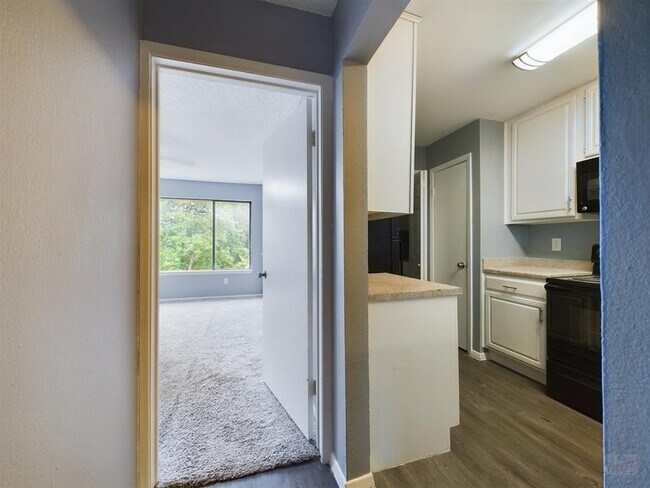 Building Photo - 806 W 24th St