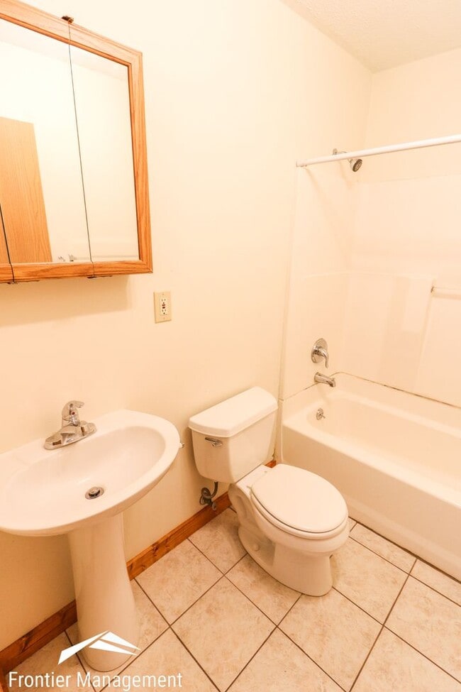 Building Photo - 931 Osage St