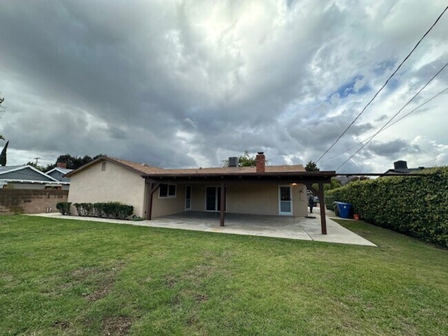 Building Photo - Stunning 5 bedroom tree lined cul-de-sac street in West Hills