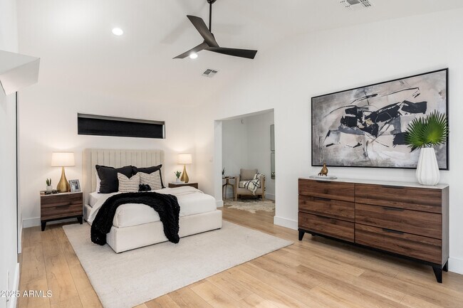 Building Photo - 4421 E Earll Dr