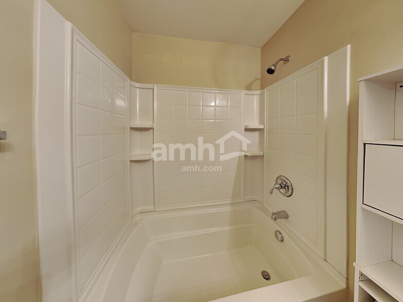 Building Photo - 2411 Cairns Mill Ct