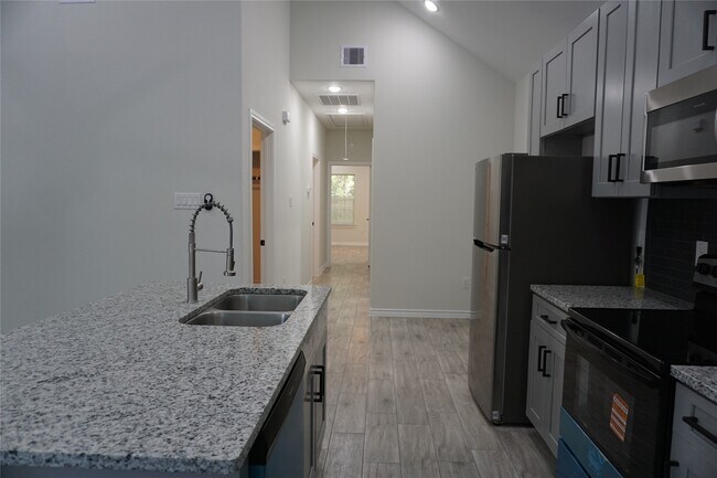 Building Photo - 9868 Arbor Oak