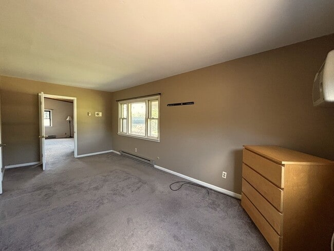 Building Photo - MOVE IN SPECIAL! 3-Bedroom Home in Parklan...