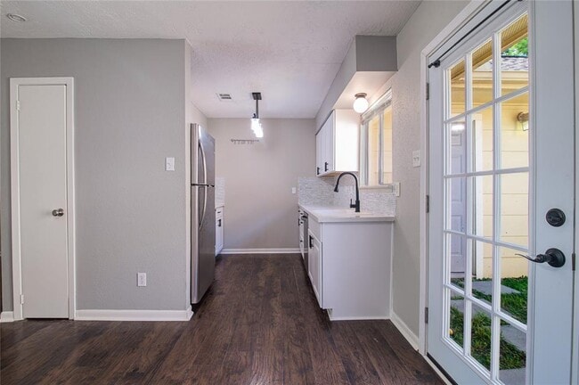 Building Photo - 17122 Blackhawk Blvd