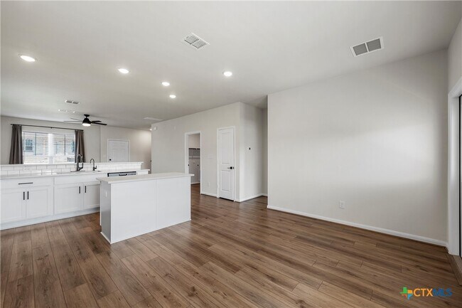 Building Photo - 209 Villars Dr