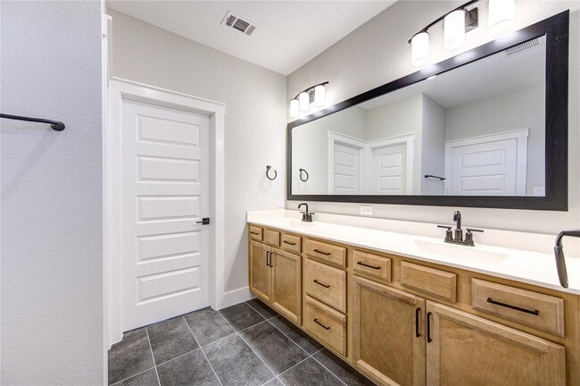 Building Photo - 18515 Parkland Row Dr