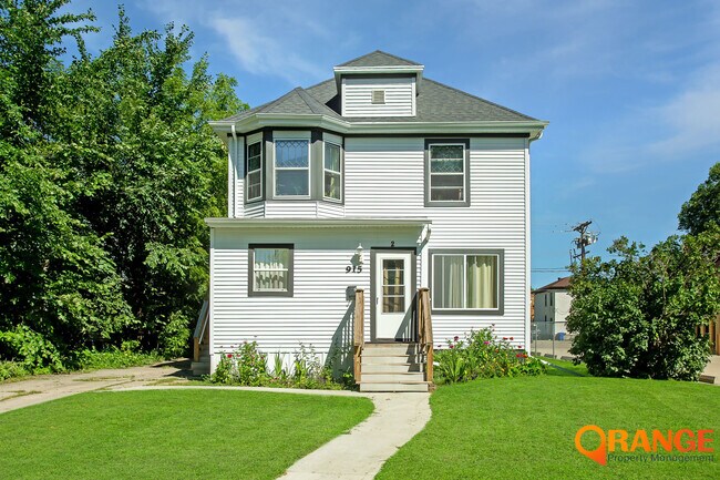 Primary Photo - OLD TOWN APARTMENTS