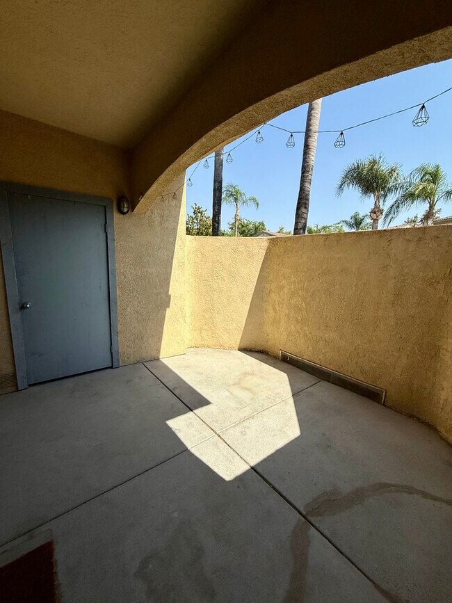 Building Photo - 3 Bedroom 2 Bathroom Condo in the Heart of Canyon Crest, Riverside!