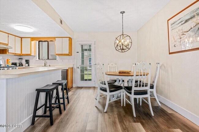 Building Photo - 120 Bonnie Ln