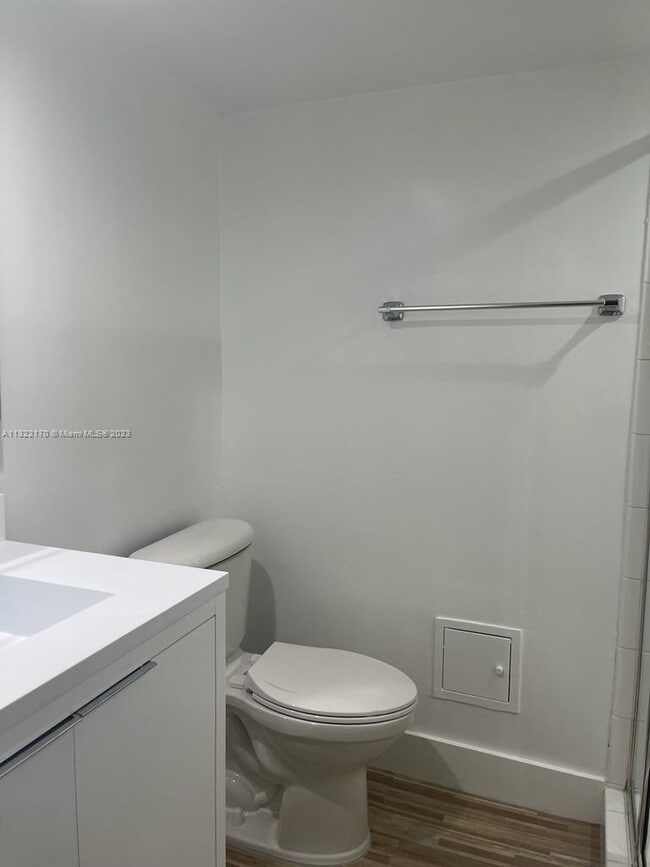 Building Photo - 5600 Collins Ave