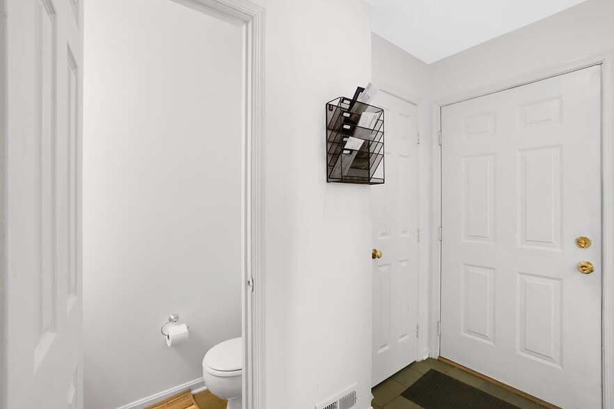 Building Photo - 3001 20th Ct S