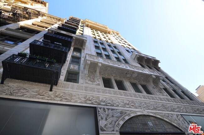 Building Photo - 416 S Spring St