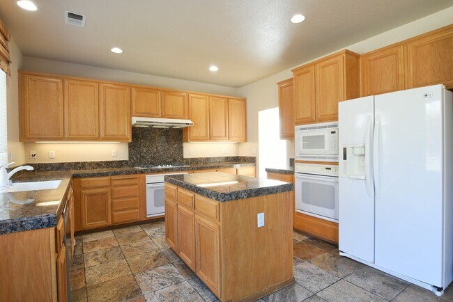 Building Photo - Beautiful and Spacious Evergreen 4 Bedroom 2.5 Bath Home with Pool!