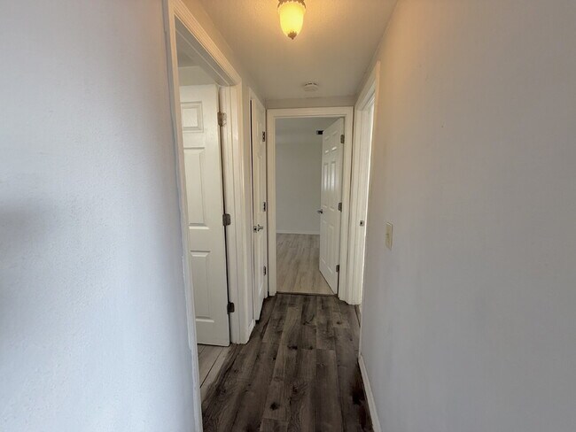 Building Photo - 2-Bedroom Retreat with 1.5 Baths in Holiday, FL!