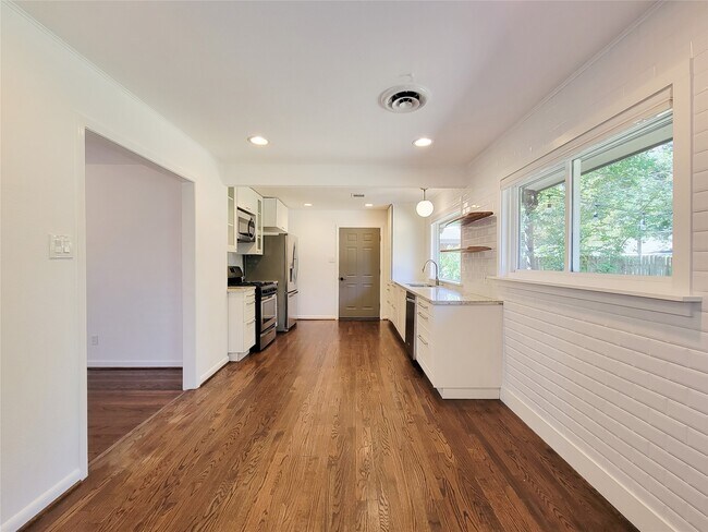 Building Photo - 9506 Vogue Ln