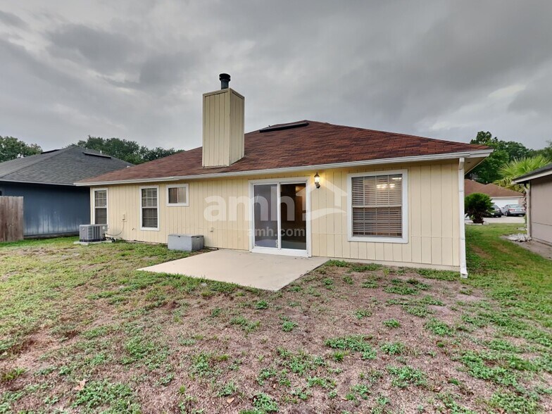 Building Photo - 12612 Ashglen Dr N