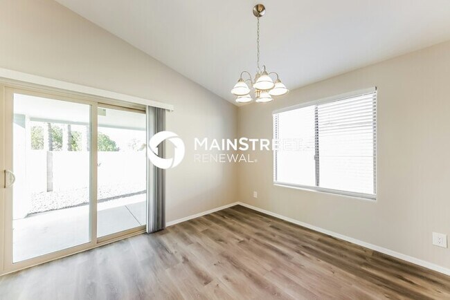 Building Photo - 3 Bedroom Pet-Friendly Home in Phoenix, AZ with Main Street Renewal