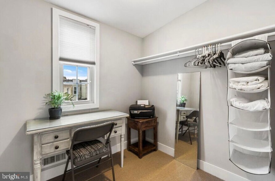 Building Photo - 2427 E Boston St