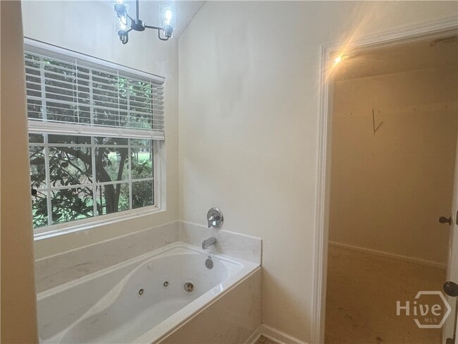 Building Photo - 75 Oak Ridge Cir