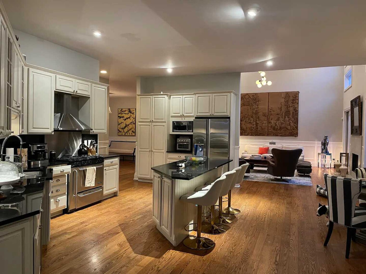 Building Photo - 19 Old School House Ln