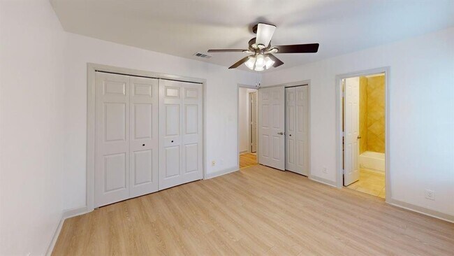 Building Photo - 9837 Childress Dr