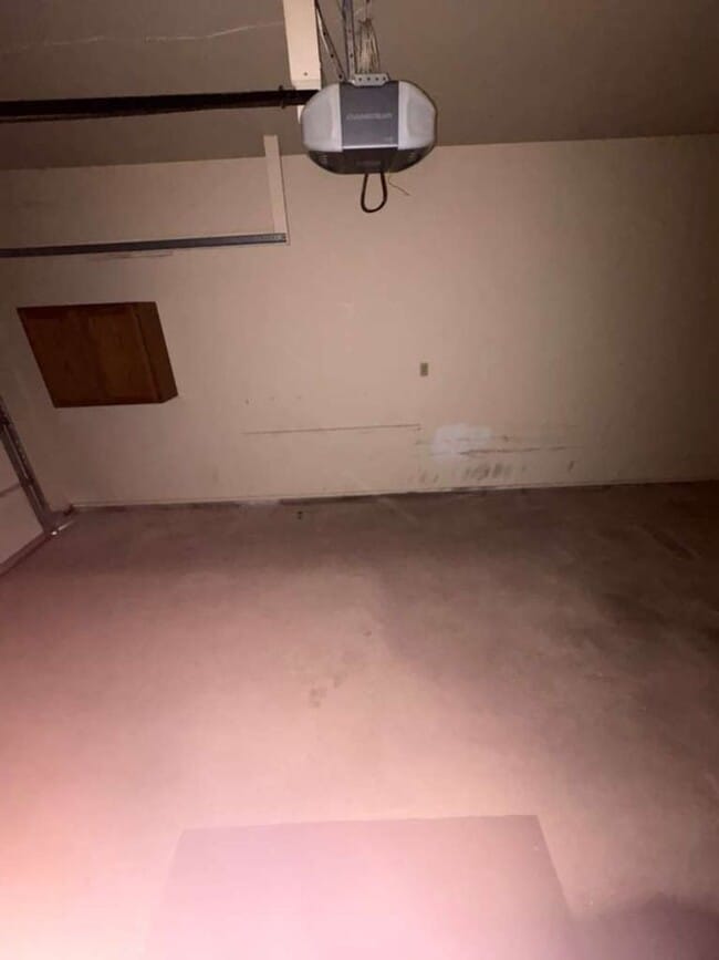 Building Photo - 24159 Evergreen Ct
